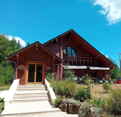   CHALET sur 7000 m2 terrain �  SAINT PRIEST DE GIMEL (19) Maison - 8 pi�ce(s) - 180 m�