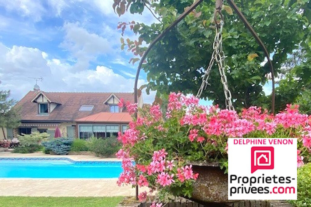 Propriété avec piscine à 2 pas de la Loire sur un parc arboré de 8900 m² à Germigny Des Prés