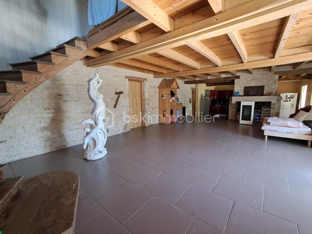 CHARENTAISE A FINIR DE RENOVER  150 m²  BERNA-SAINT-MARTIN