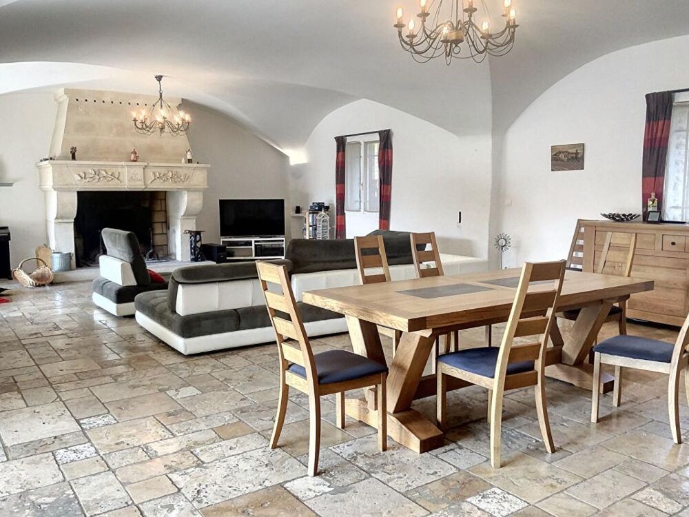 Banon, belle propriété de 552 m² avec gîte sur 20 HA avec piscine