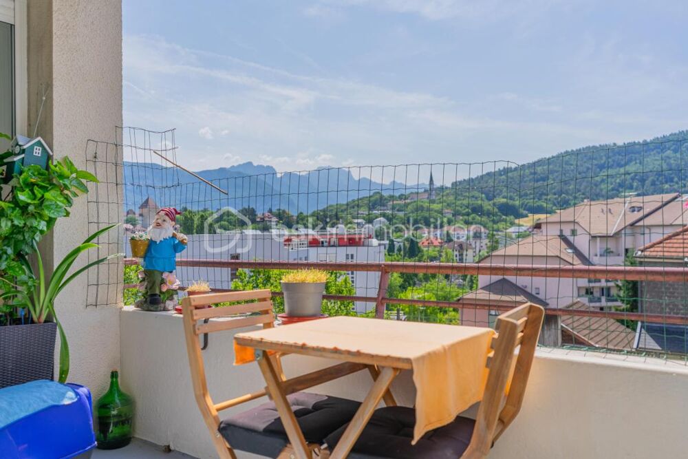 T3  Centre-ville Annecy  Vue dégagée  Lumineux  2 suites + dressing 