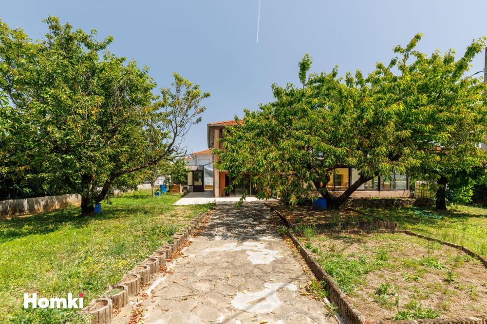 MIONS  Maison familiale de 158 m² avec véranda de 28 m² sur terrain de 777 m²