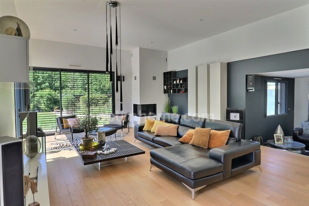 ORVAULT "LA FORÊT"  Prestigieuse villa d'architecte de plain-pied (197 m²) avec piscine dans un écrin de verdure