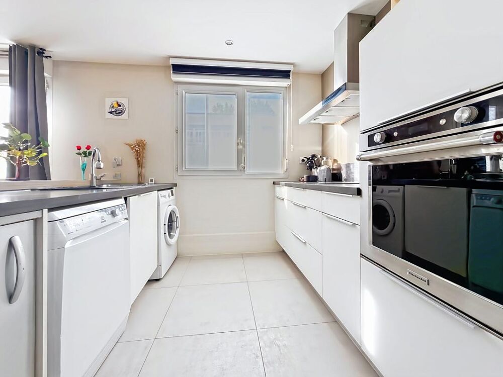 Vente Appartement Appartement T3 de 74,2 m² - Stationnement sous-sol - Cave Lyon 8