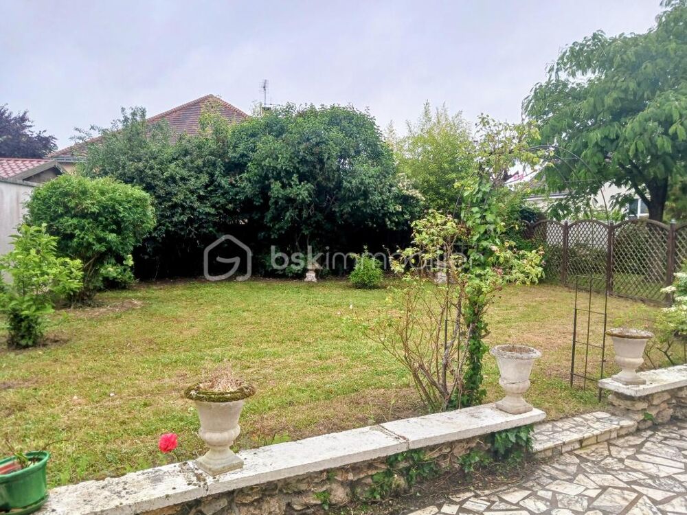 ? Maison familiale 142 m²  Centre-ville de Ballan-Miré  Jardin cosy  Fort potentiel