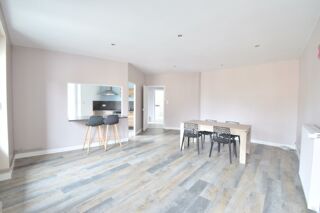  Appartement à louer 4 pièces 99 m²