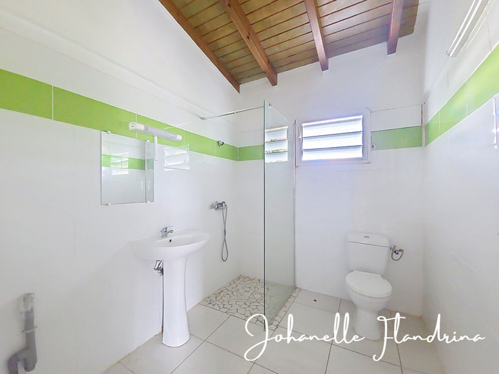 Location Appartement Néron, Le Moule - Studio de 25 m², haut de villa indépendant Le moule