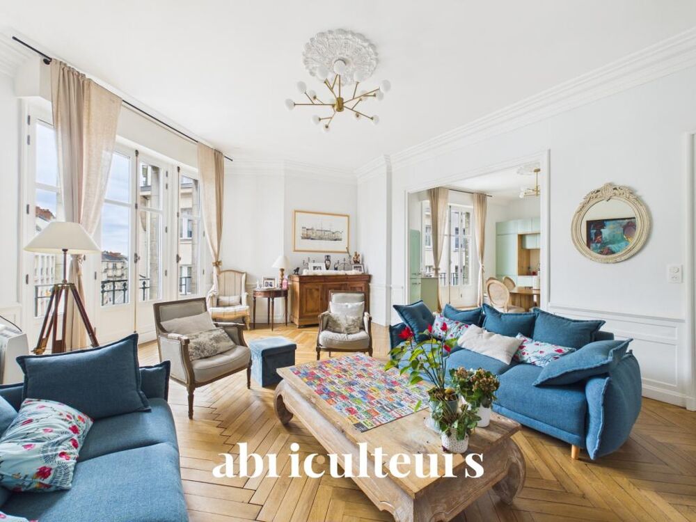 Splendide appartement familial d'environ 200m² dans un immeuble ancien en vente à Nantes (44000)