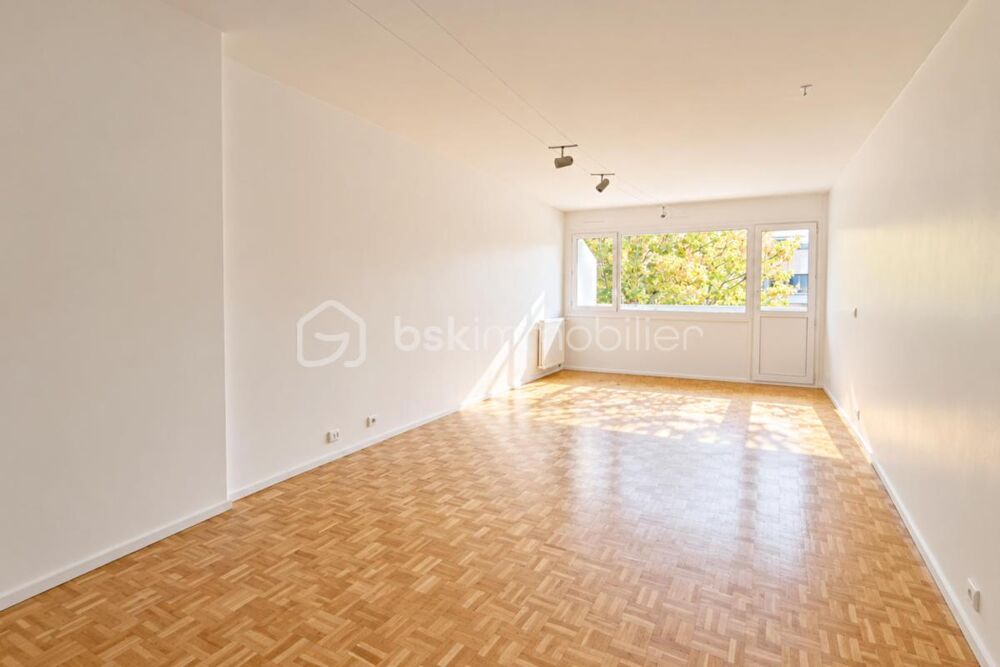 Vente Appartement Appartement 3 pièces 78 m² – dernier étage – grande pièce de vie traversante – balcon & parking Guyancourt