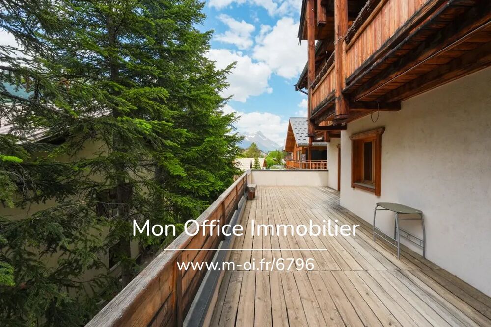 Vente Maison Référence : 6796-MBE - Chalet Haut de Gamme de 350m² avec piscine et garage XXL La salle les alpes