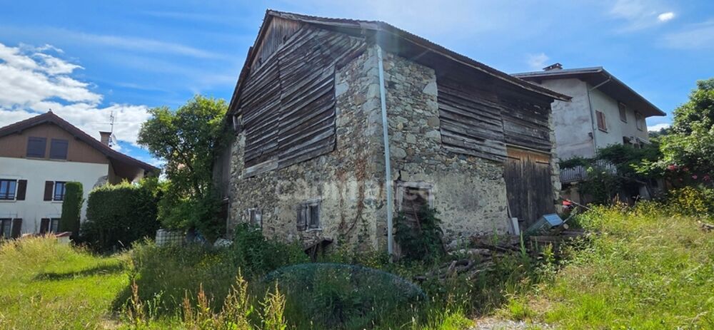 À VENDRE  Grange avec fort potentiel sur terrain à bâtir