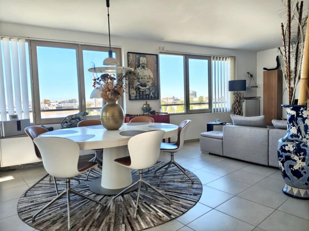 BORDEAUX - 6e étage appartement excluant voisins sur le palier