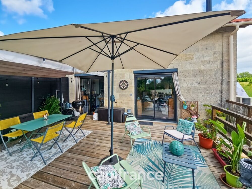 A Cézac, jolie maison en pierre rénovée, terrain de 447m², piscine