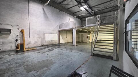   MONTATAIRE - LOACL D'ACTIVITE 400 m² + mezzanine de 200 m2 , Parking PL sur site 