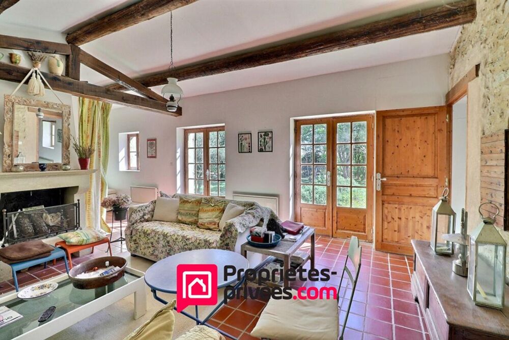 Uzès, proche , petit Mas sur 5000 m2 de terrain