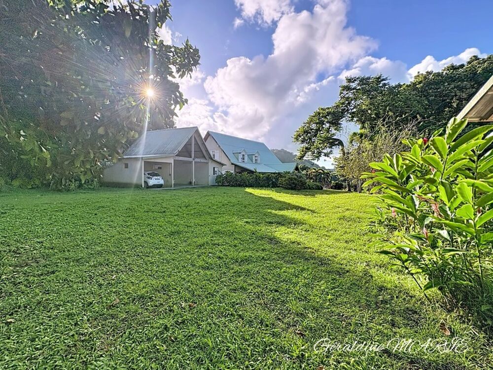 Villa 242 m² avec piscine, T2 loué et terrain de 4 000 m²