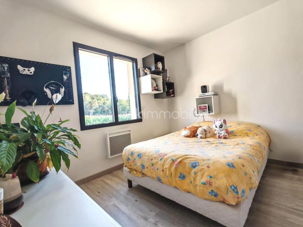 Maison de plain-pied de 2023, garage et jardin