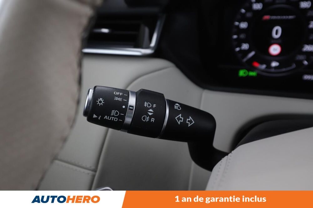 Range rover velar 3.0 D300 4WD R-Dynamic HSE Auto 300 ch 2018 occasion 92130 Issy-les-Moulineaux
