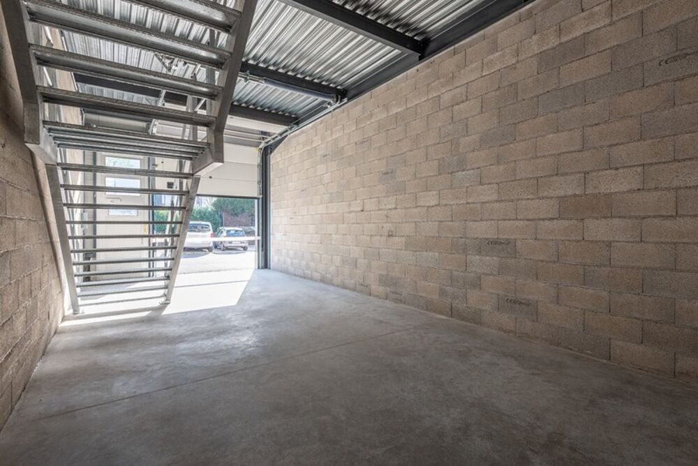   à vendre Artisans : Votre nouvel atelier de 115 m² au pied de l'A40 – Bonneville Bonneville