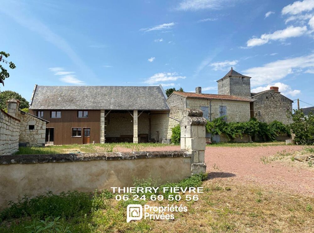 A VENDRE CURÇAY SUR DIVE - ENSEMBLE IMMOBILIER RÉNOVÉ ET À RÉNOVER SUR 1500 M2 DE TERRAIN