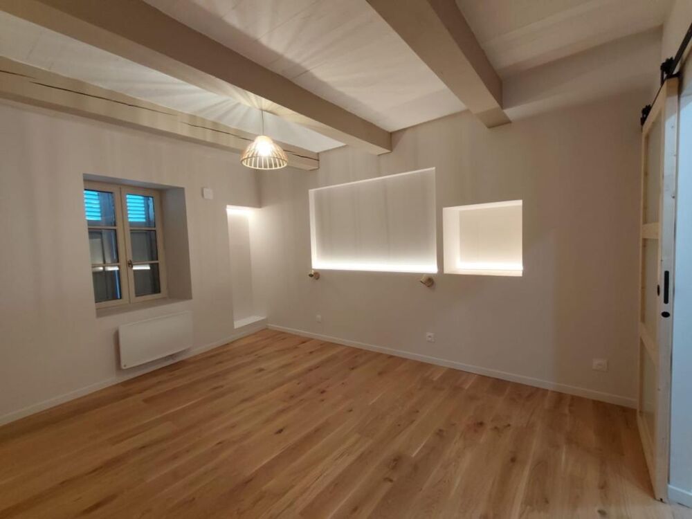 Vente Maison Maison de caractère rénovée + studio indépendant + grand garage/atelier + terrasse Rochefort-du-Gard (30) Centre historique Rochefort du gard