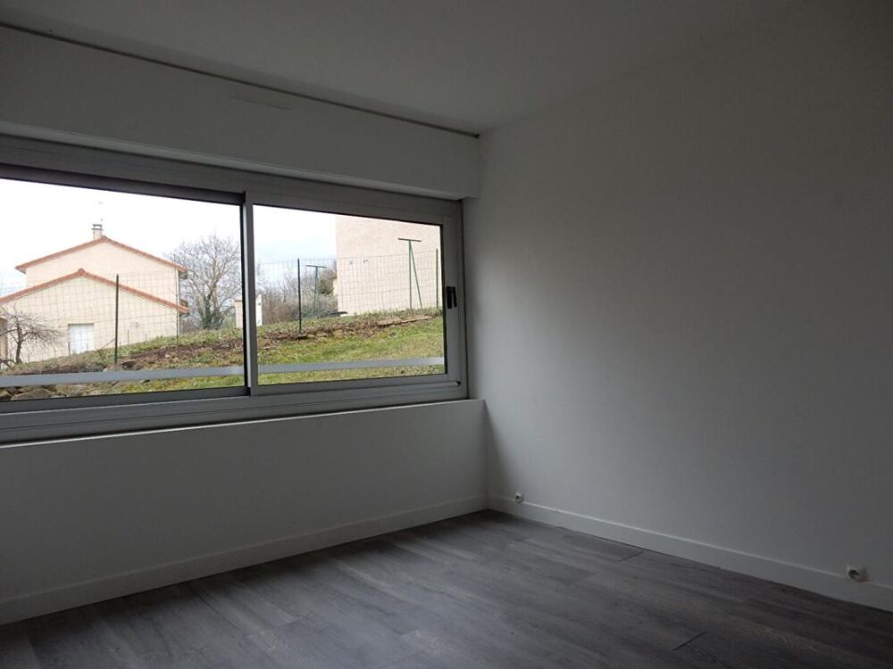 Le Puy-En-Velay 43000 bel appartement traversant entièrement rénové de 74,5 m², 4 pièces dont 3 chambres