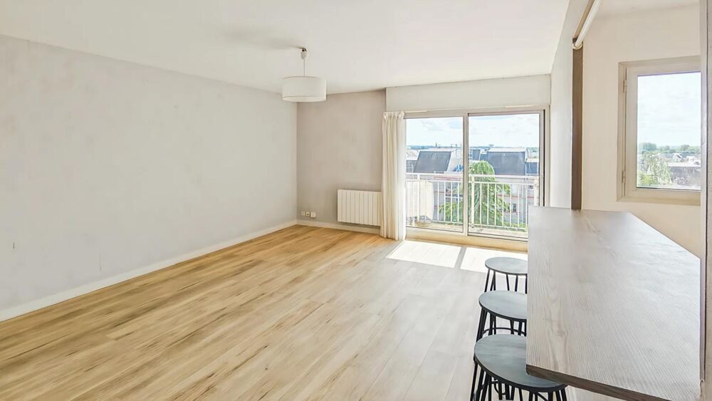 Appartement lumineux sous les toits, La Riche