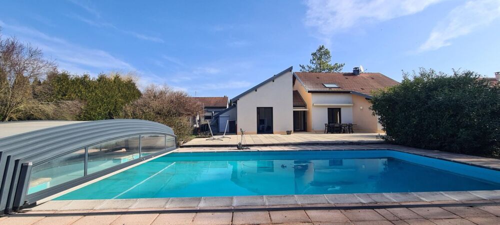 Proche Suisse/ Allemagne Villa d'architecte avec piscine sur grand terrain arboré