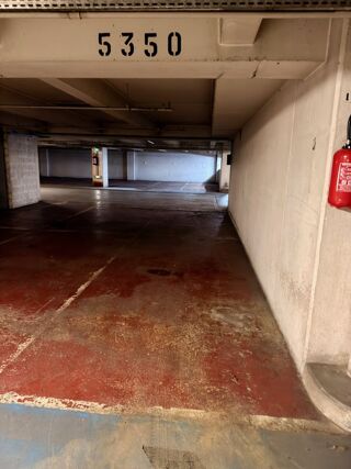  Parking / Garage � vendre 11 m� Paris 15eme arrondissement