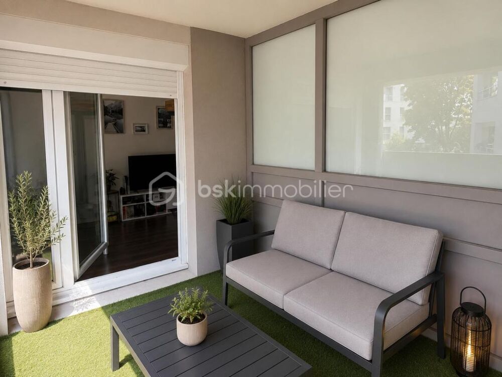 T3 avec terrasse, balcon et place de parking en sous-sol