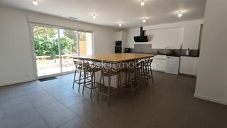  Maison à louer 9 pièces 246 m²
