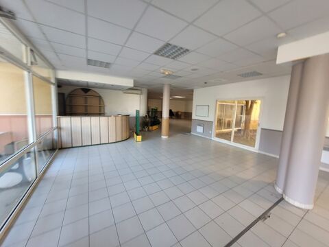 Dpt Gard (30), ALES &agrave; vendre id&eacute;al investisseur, local professionnel 434m&sup2; environ; 240000 30100 Ales