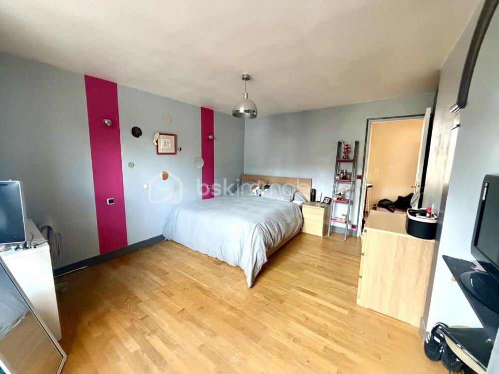 Maison de ville T6 135 m²  Cour privative 40 m²  Terrasse en mezzanine sans vis-à-vis