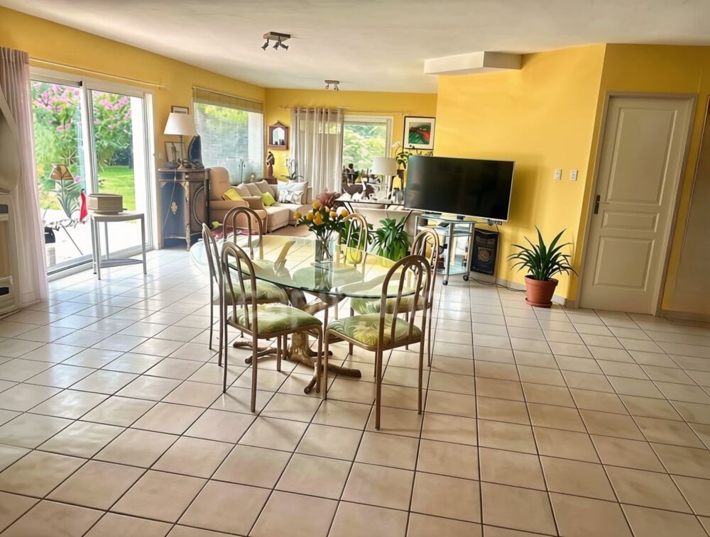 Vente Maison * Exclusivité de Sophie Amri *Octeville-sur-Mer*Maison de plain-pied de 190 m², séjour/salon 63m², 4 chambres et double garage Octeville sur mer