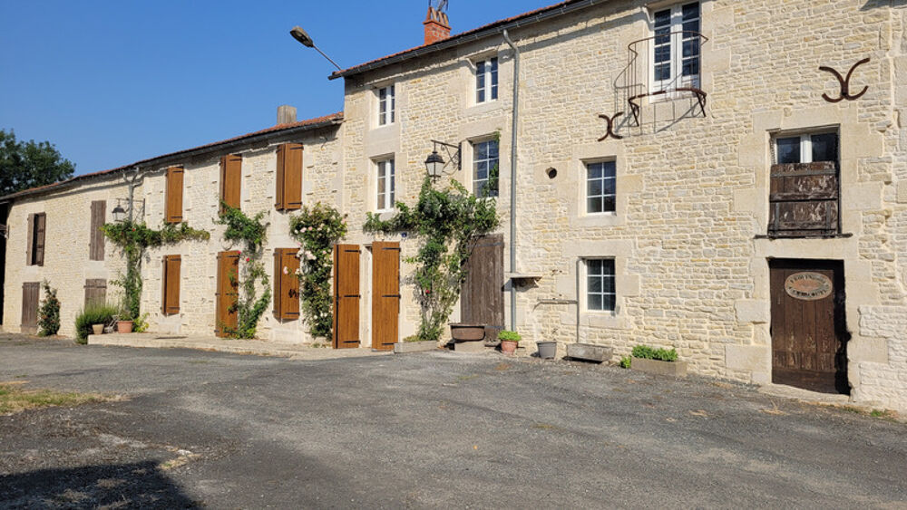 Maison 5 chambres à vendre à Mauzé Sur Le Mignon 79210