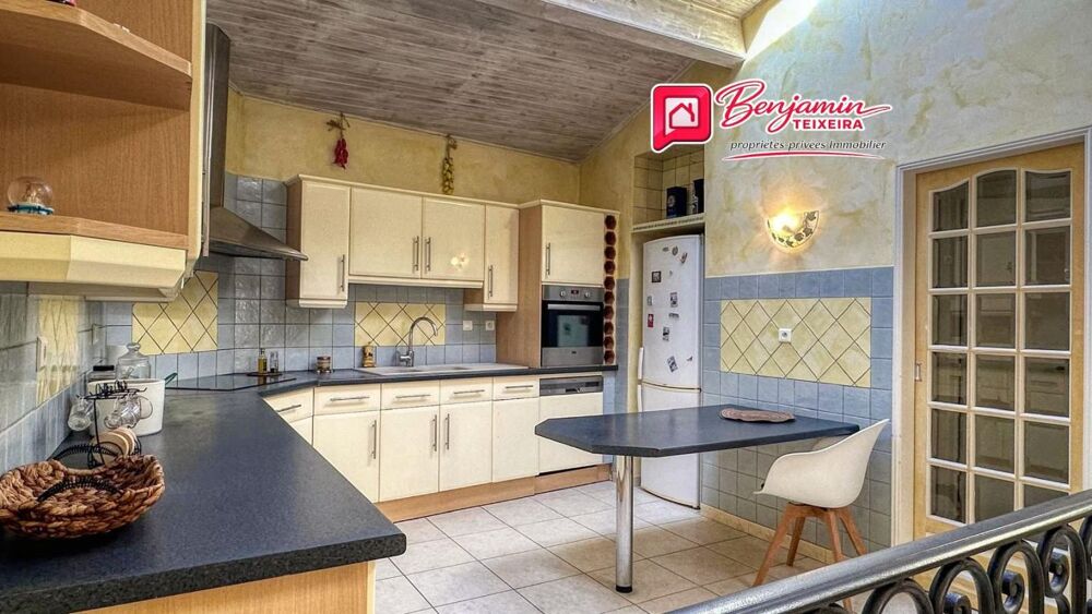 Maison Frejus 4 pièce(s) 110 m2 + double GARAGE - salon / cuisine, 3 chambres, 2 WC, salle d'eau