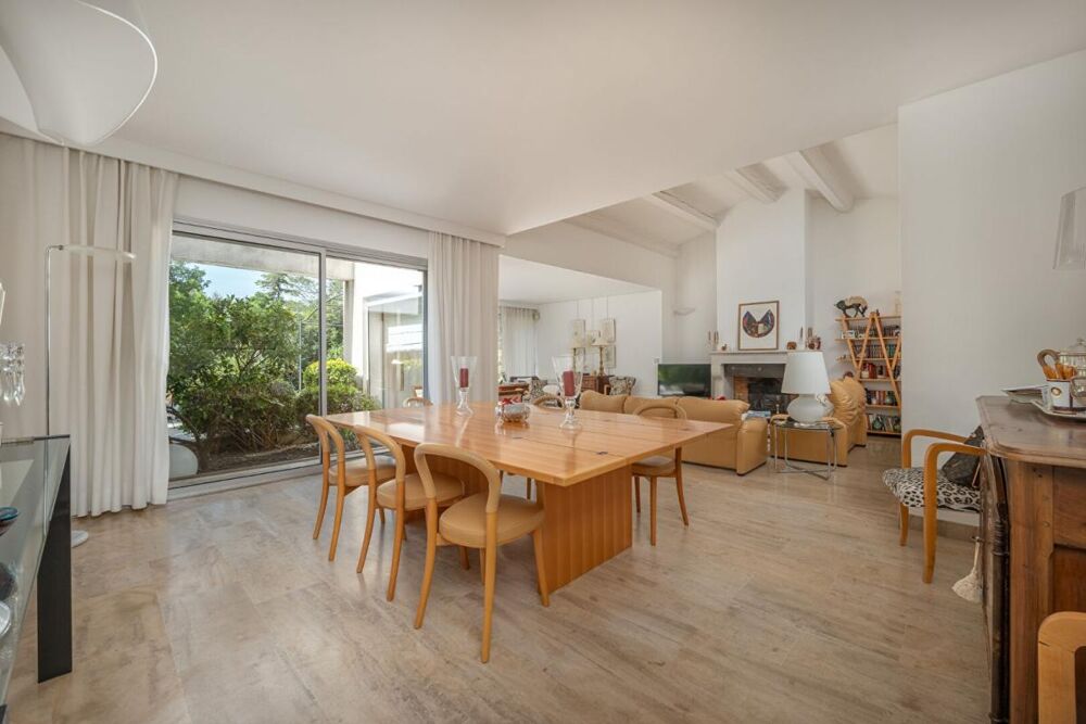 Vente Villa Villa 5 pièce(s) 182.80 m2 + Piscine + 4 terrasses + garage+ Pool House + Abris de jardin Nimes