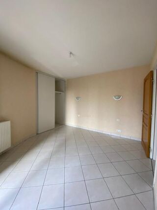  Appartement à louer 3 pièces 81 m²