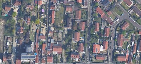   Ensemble immobilier comprenant un terrain � b�tir et 3 maiso Propri�t�/ch�teau - 1 pi�ce(s) - 418 m�