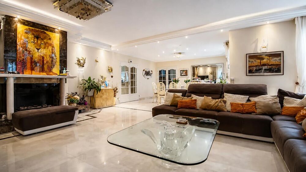 Maison de 7 pièces de 250 m² à Saint-Gratien