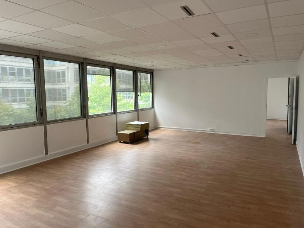   93160 Noisy le grand- Secteur Mont d'Est - Murs loués, Bureaux - 72 m² , Quartier d'affaires Noisy le grand