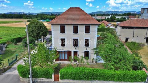   Maison spacieuse et authentique � vendre pr�s de la campagne Maison - 10 pi�ce(s) - 223 m�