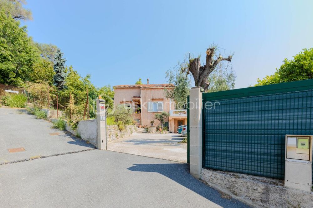 Menton - Val de Gorbio : Propriété vue mer sur terrain de 2 498 m²