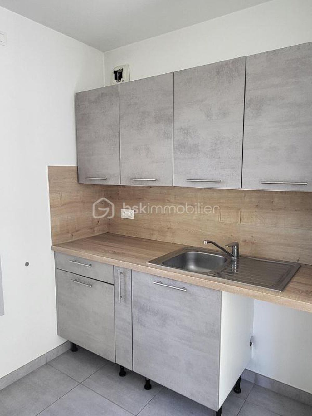 Vente Appartement 3 piéces, récent (2021) 5' métro 11, proche carnot + parking 275000 ! Romainville