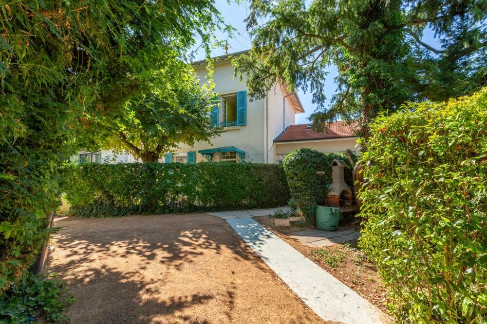 Charmante maison Bourgeoise de 8 pièces de 251 m² avec annexes