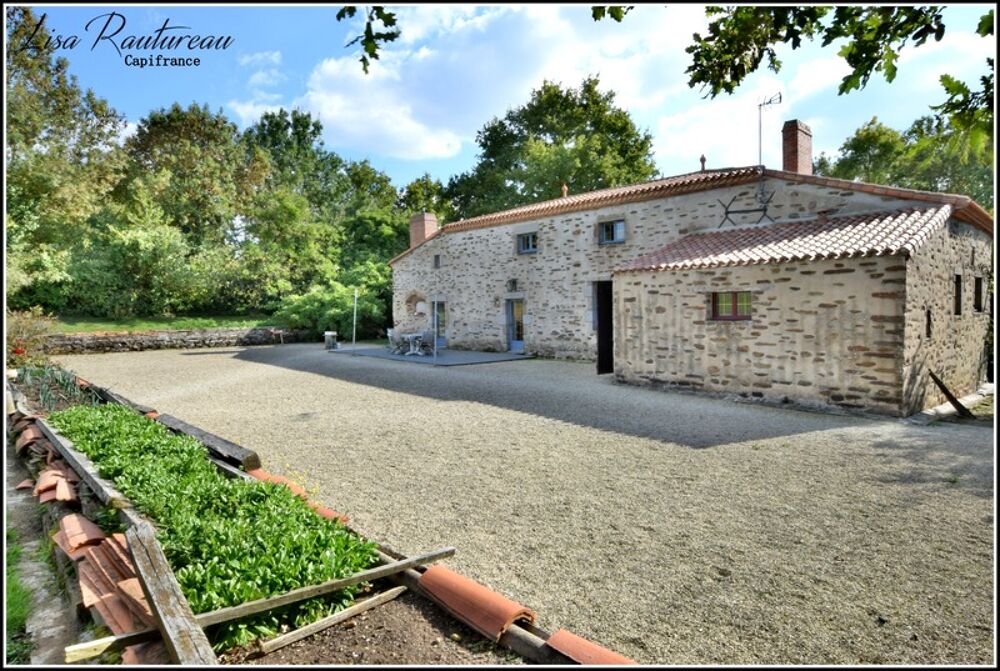 Domaine d'exception - CHAVAGNES EN PAILLERS (85) - 2 maisons d'habitations ainsi que 2 gîtes avec piscine