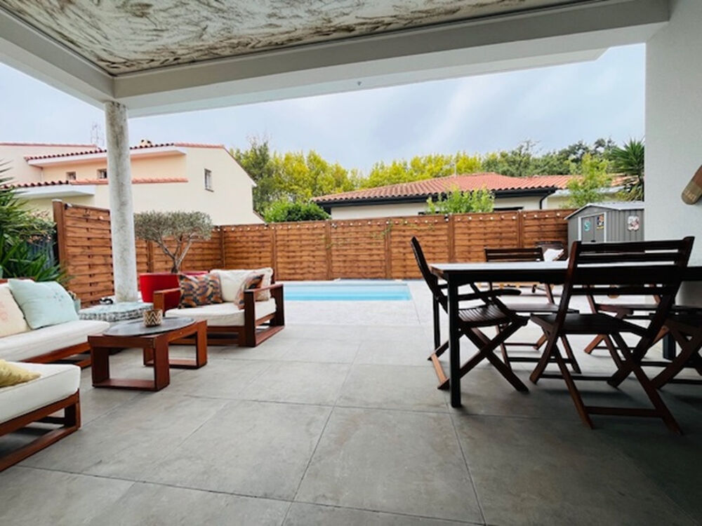 Vente Maison Magnifique maison de 120 m² en R+1 avec piscine au fond d'une impasse calme Canohes