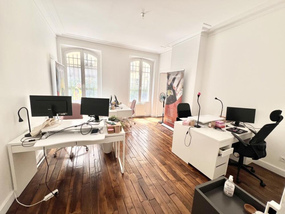   Bureaux lumineux, belles prestations Paris 8