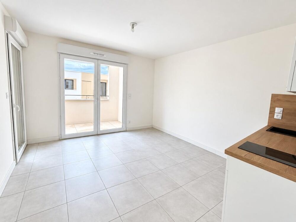 Studio avec parking et balcon au Pontet