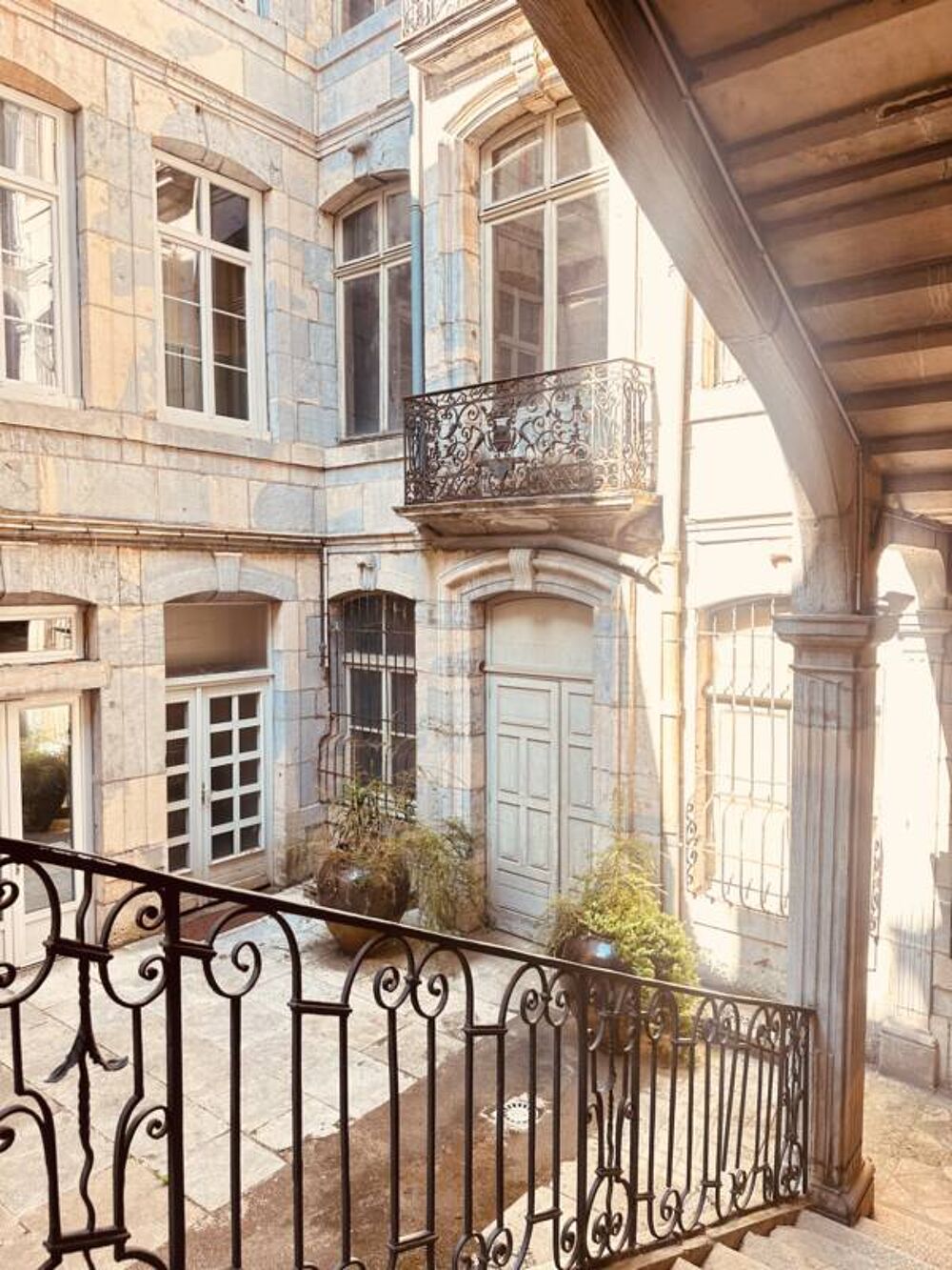 BESANCON BOUCLE, A PROXIMITE DE LA PLACE ST PIERRE, APPARTEMENT DE TYPE 6 DE 145 m2